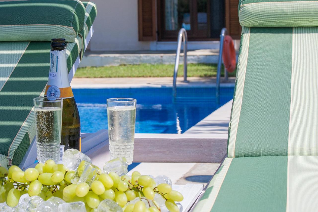 Four Seasons Villas Kalivia  エクステリア 写真