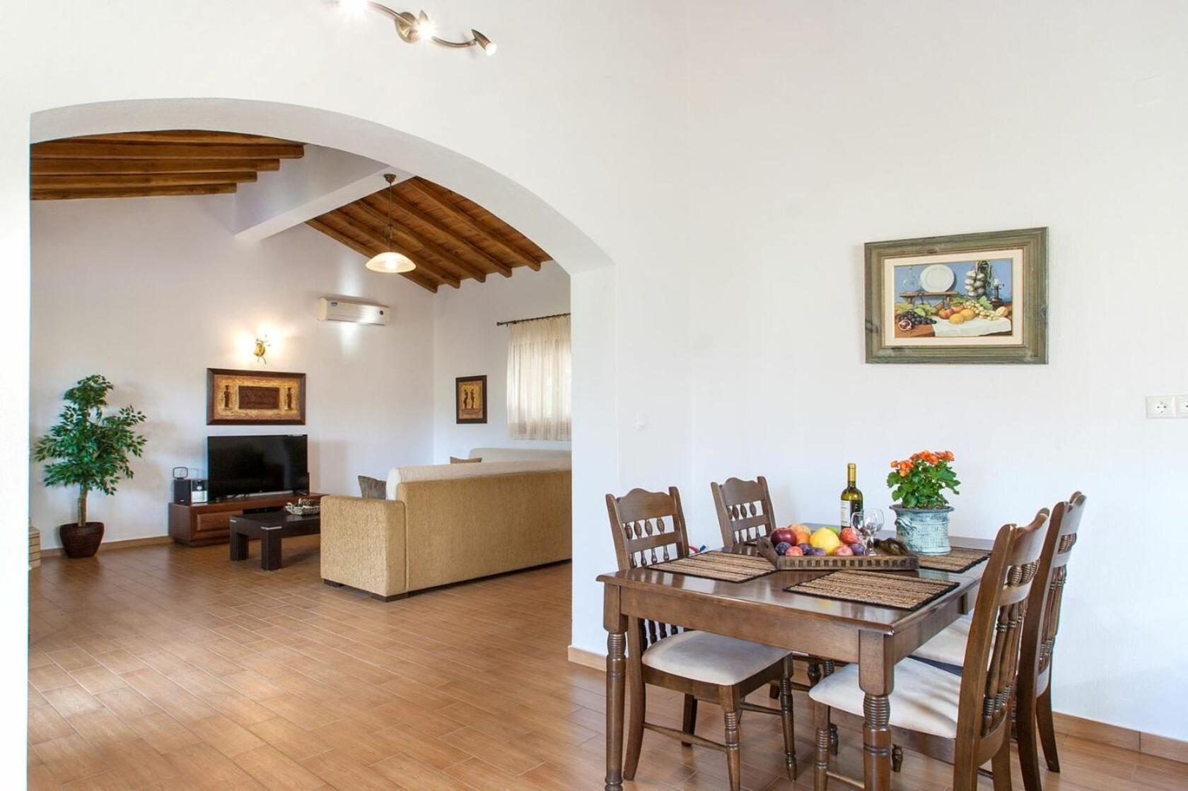 Four Seasons Villas Kalivia  部屋 写真
